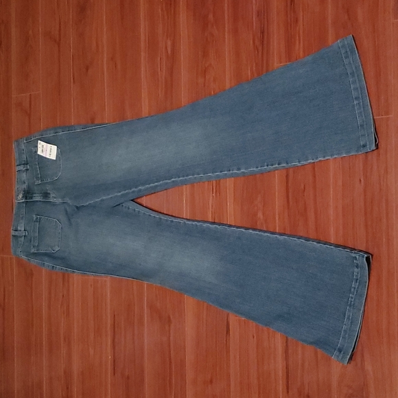 Style & Co High Rise Patch-Pocket Flared Jeans Blue Size 6 - Picture 2 of 12